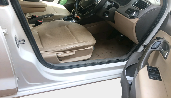 2016 Volkswagen Vento HIGHLINE 1.5 AT, Diesel, Automatic, 1,24,725 km, interior