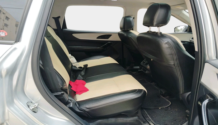 2021 Mahindra XUV700 AX 5 P MT 5 STR, Petrol, Manual, 1,40,437 km, interior