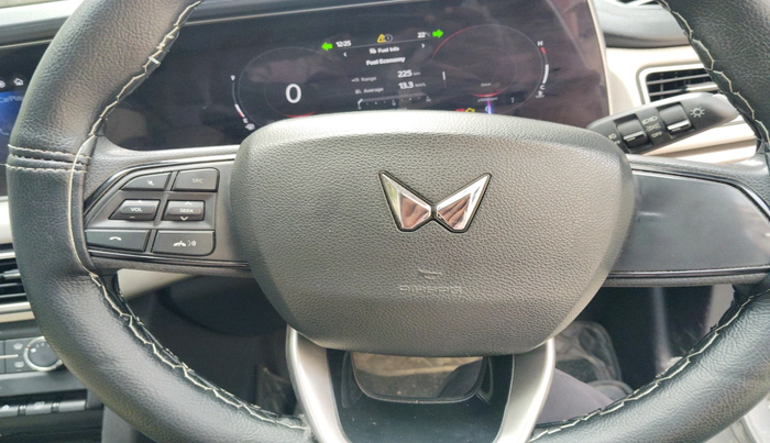 2021 Mahindra XUV700 AX 5 P MT 5 STR, Petrol, Manual, 1,40,437 km, interior