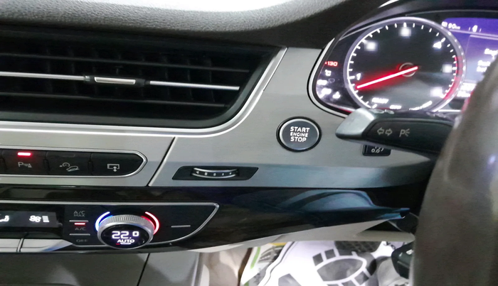 2016 Audi Q7 45 TDI PREMIUM, Diesel, Automatic, 1,26,976 km, interior