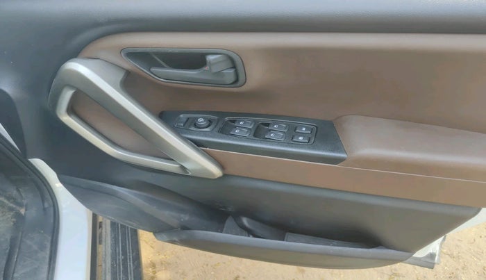 2023 Mahindra SCORPIO-N Z6 DIESEL MT 2WD 7 STR, Diesel, Manual, 45,470 km, interior