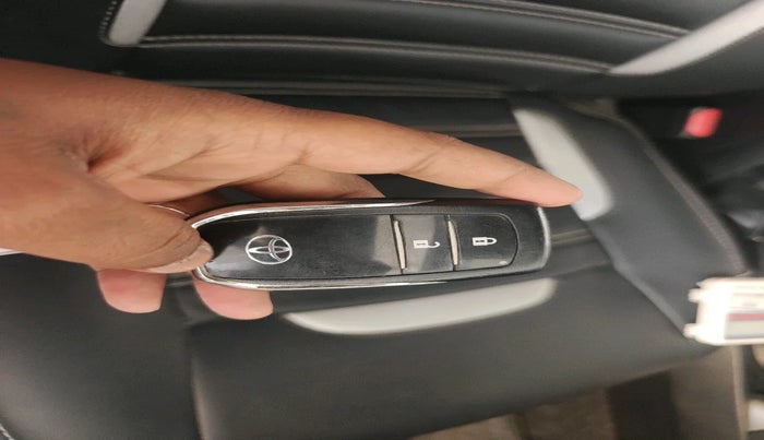 2022 Toyota Innova Crysta 2.7 VX 7 STR, Petrol, Manual, 40,813 km, interior