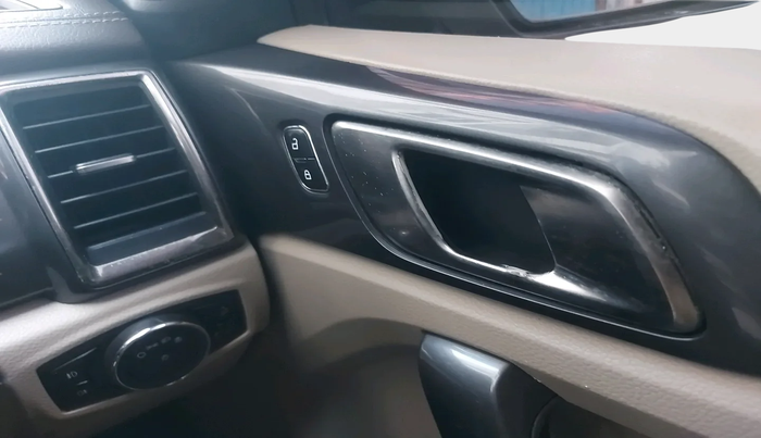 2016 Ford Endeavour TITANIUM 2.2 4X2 AT, Diesel, Automatic, 1,30,478 km, interior