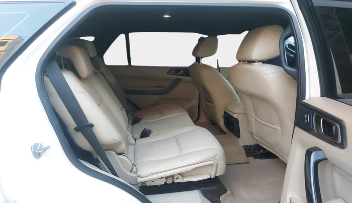 2016 Ford Endeavour TITANIUM 2.2 4X2 AT, Diesel, Automatic, 1,30,478 km, interior