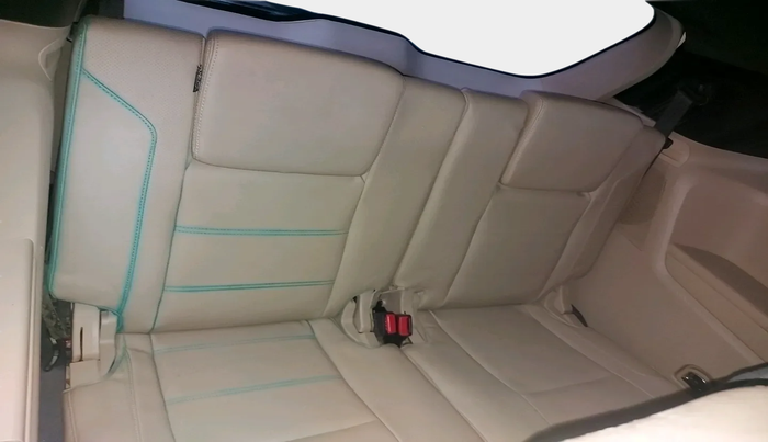 2016 Ford Endeavour TITANIUM 2.2 4X2 AT, Diesel, Automatic, 1,30,478 km, interior