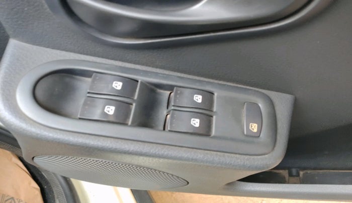 2014 Renault Duster 110 PS RXL DIESEL, Diesel, Manual, 1,36,000 km, interior