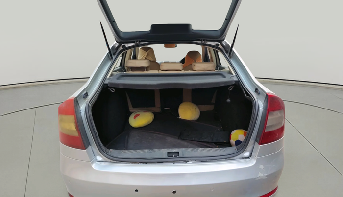 2011 Skoda Laura ELEGANCE 2.0 TDI CR AT, Diesel, Automatic, 1,02,235 km, exterior