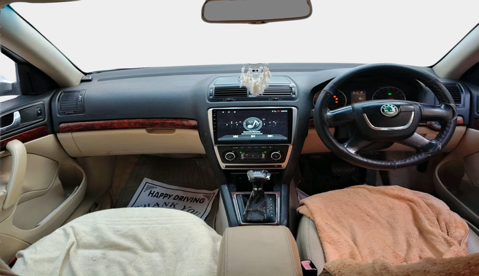 2011 Skoda Laura ELEGANCE 2.0 TDI CR AT, Diesel, Automatic, 1,02,235 km, interior