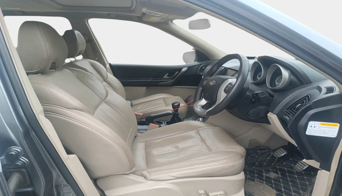 2016 Mahindra XUV500 W10, Diesel, Manual, 83,251 km, interior