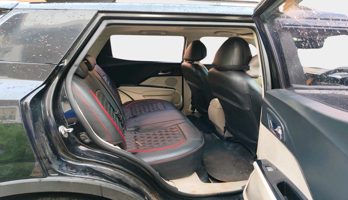 2019 Mahindra XUV300 W8 (O) 1.5 DIESEL, Diesel, Manual, 1,52,399 km, interior