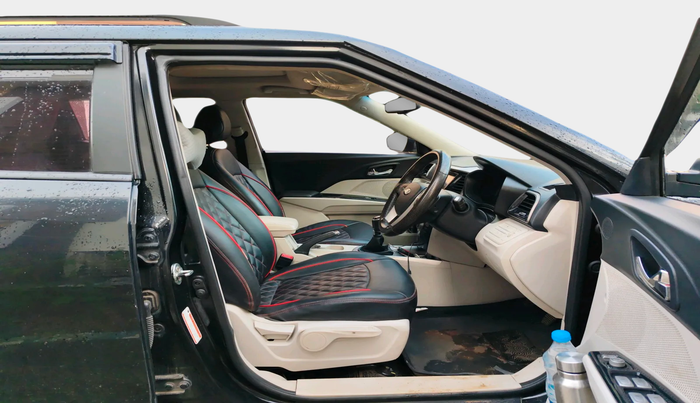 2019 Mahindra XUV300 W8 (O) 1.5 DIESEL, Diesel, Manual, 1,52,399 km, interior