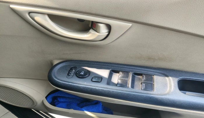 2015 Honda Amaze 1.5L I-DTEC S, Diesel, Manual, 79,687 km, interior