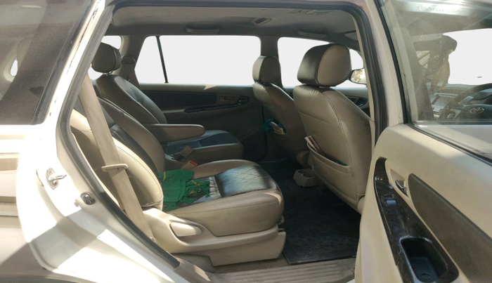 2014 Toyota Innova 2.5 ZX 7 STR, Diesel, Manual, 3,12,500 km, interior