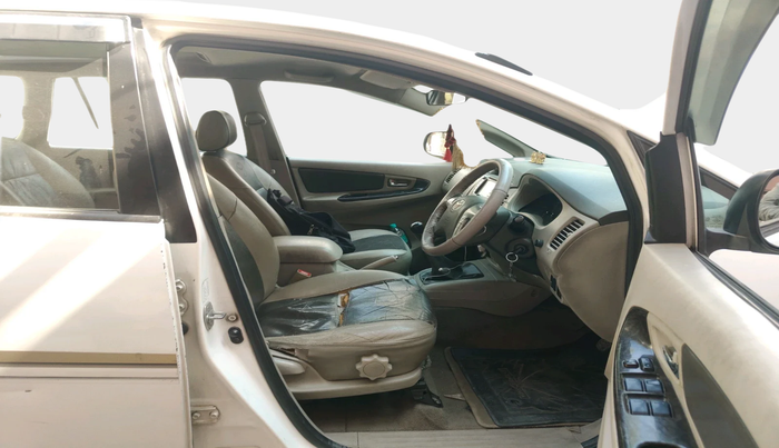 2014 Toyota Innova 2.5 ZX 7 STR, Diesel, Manual, 3,12,500 km, interior