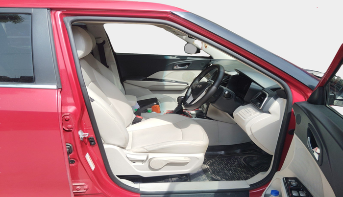 2020 Mahindra XUV300 W8 (O) 1.5 DIESEL, Diesel, Manual, 75,351 km, interior