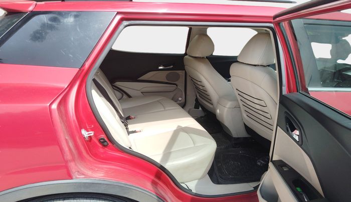 2020 Mahindra XUV300 W8 (O) 1.5 DIESEL, Diesel, Manual, 75,351 km, interior