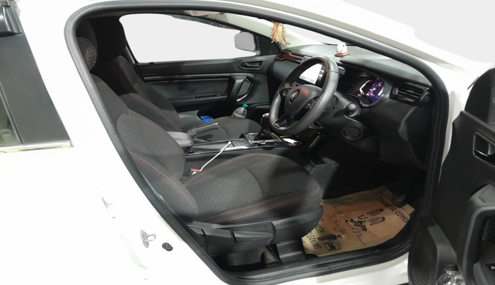 2023 Renault Kiger RXZ AMT, Petrol, Automatic, 15,070 km, interior