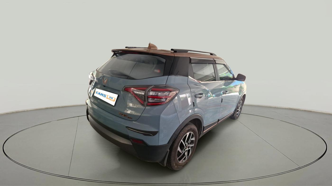 2024 Mahindra XUV400 EL Pro 39.4 KWH Dual Tone, Electric, Automatic, 12,431 km, exterior
