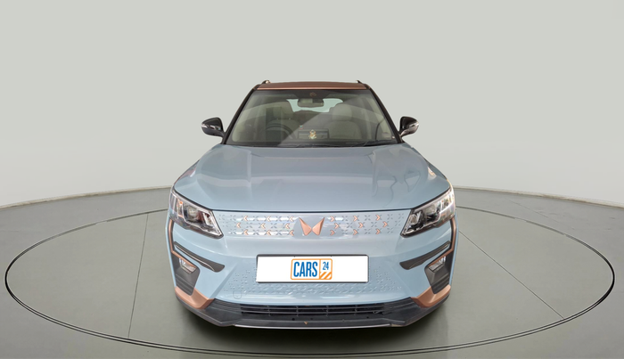 2024 Mahindra XUV400 EL Pro 39.4 KWH Dual Tone, Electric, Automatic, 12,431 km, exterior