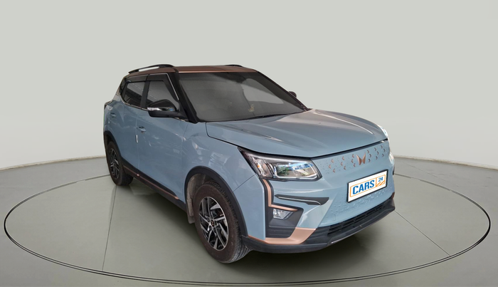 2024 Mahindra XUV400 EL Pro 39.4 KWH Dual Tone, Electric, Automatic, 12,431 km, exterior
