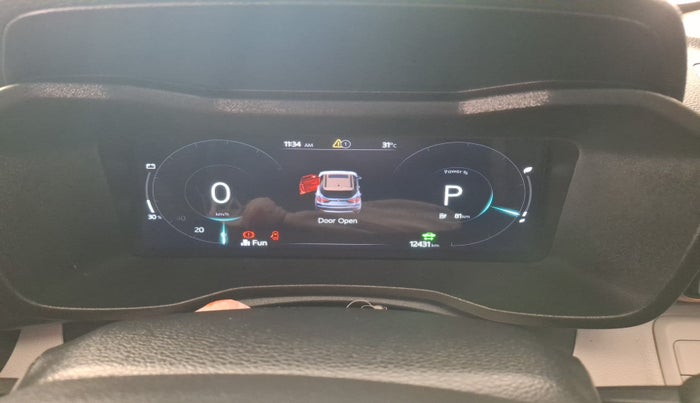 2024 Mahindra XUV400 EL Pro 39.4 KWH Dual Tone, Electric, Automatic, 12,431 km, interior