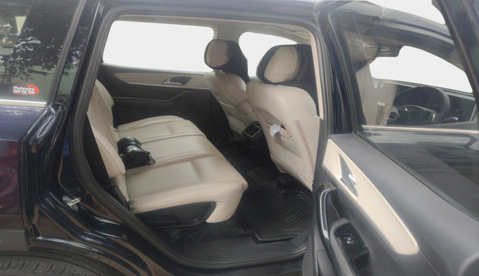 2023 Mahindra XUV700 AX 7 D AT 7 STR, Diesel, Automatic, 65,788 km, interior