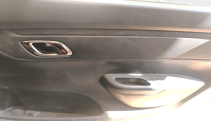 2018 Renault Kwid RXT 1.0 (O), Petrol, Manual, 57,709 km, interior