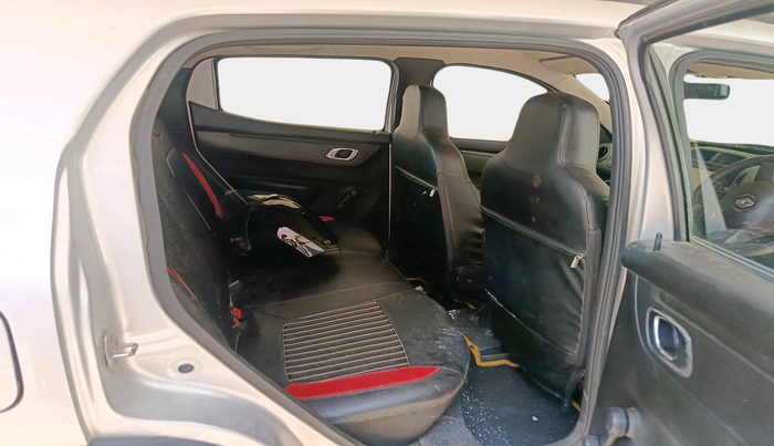 2018 Renault Kwid RXT 1.0 (O), Petrol, Manual, 57,709 km, interior