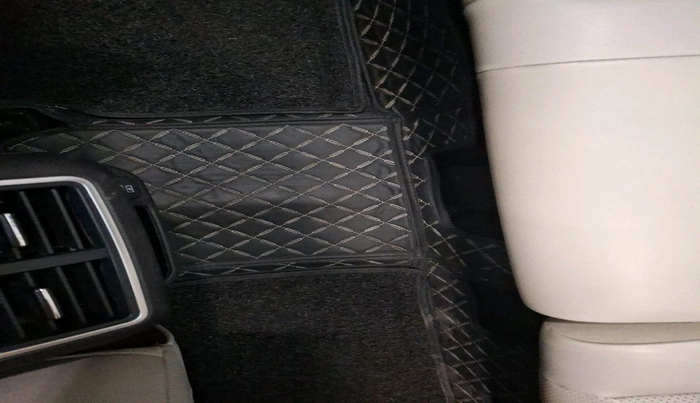 2022 Mahindra XUV700 AX 7 LUXURY D AT 7 STR, Diesel, Automatic, 33,196 km, interior