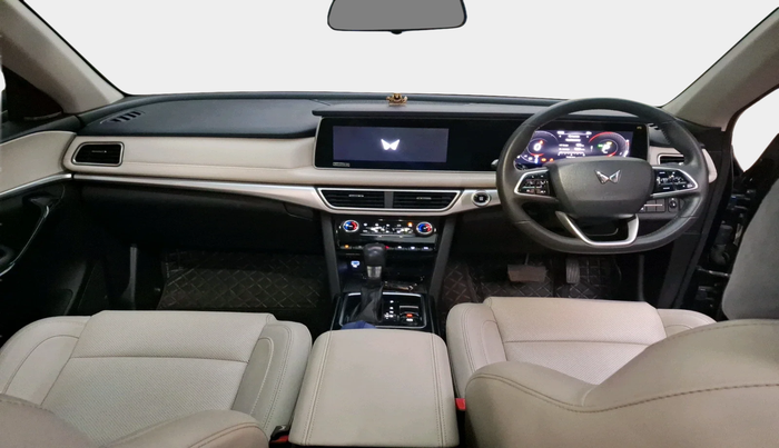 2022 Mahindra XUV700 AX 7 LUXURY D AT 7 STR, Diesel, Automatic, 33,196 km, interior