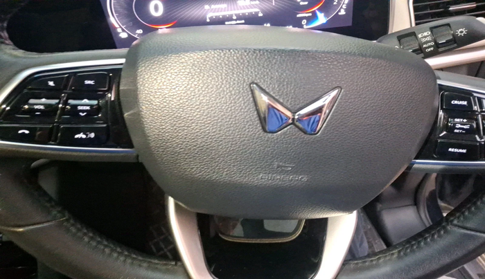 2022 Mahindra XUV700 AX 7 LUXURY D AT 7 STR, Diesel, Automatic, 33,196 km, interior