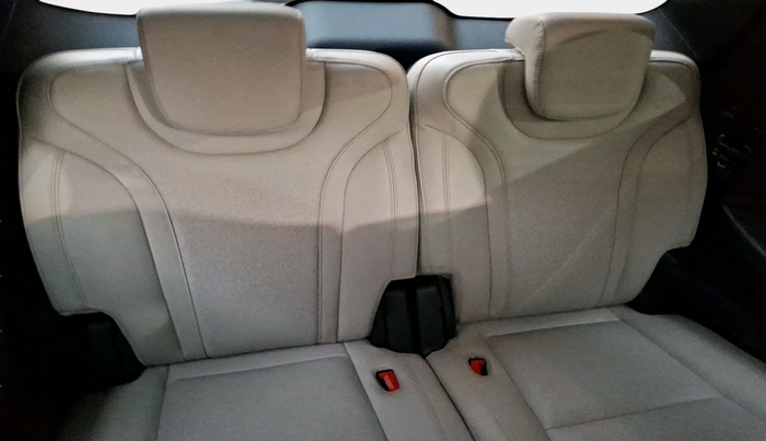 2022 Mahindra XUV700 AX 7 LUXURY D AT 7 STR, Diesel, Automatic, 33,196 km, interior