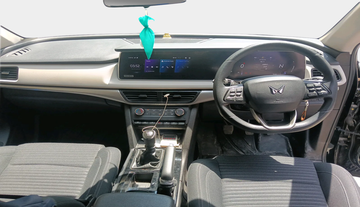 2024 Mahindra XUV700 AX 5 P MT 7 STR, Petrol, Manual, 1,70,000 km, interior