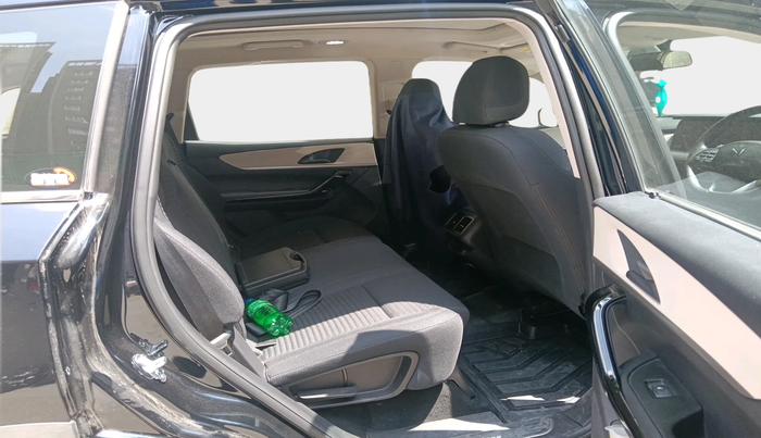 2024 Mahindra XUV700 AX 5 P MT 7 STR, Petrol, Manual, 1,70,000 km, interior