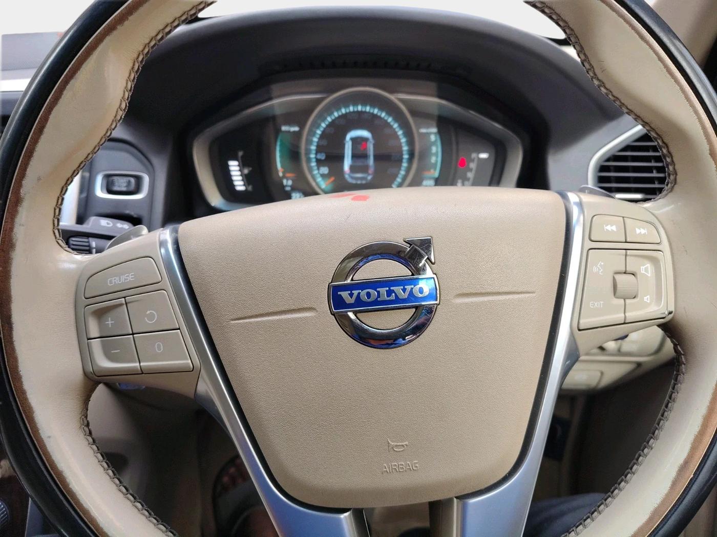 2015 Volvo XC 60 D5 SUMMUM, Diesel, Automatic, 1,20,719 km, interior