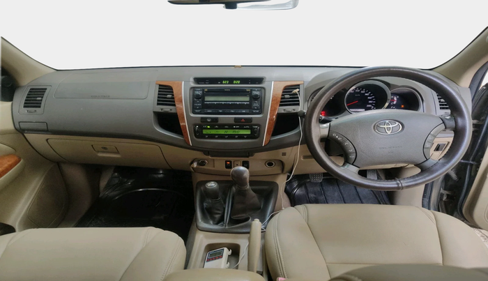 2010 Toyota Fortuner 3.0 4X4 MT, Diesel, Manual, 2,28,330 km, interior
