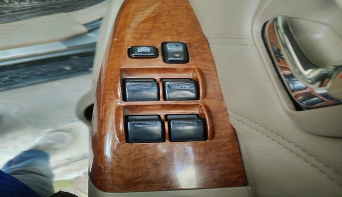 2010 Toyota Fortuner 3.0 4X4 MT, Diesel, Manual, 2,28,330 km, interior