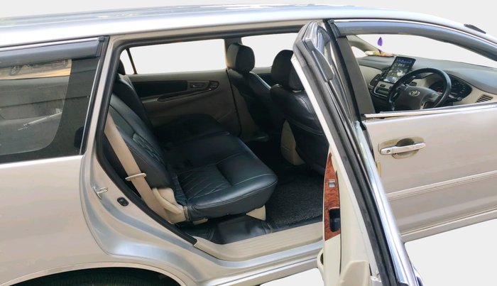 2013 Toyota Innova 2.5 VX 8 STR, Diesel, Manual, 6,19,606 km, interior