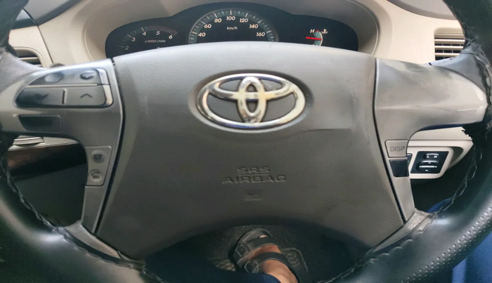 2013 Toyota Innova 2.5 VX 8 STR, Diesel, Manual, 6,19,606 km, interior