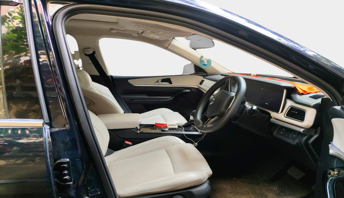 2022 Mahindra XUV700 AX 7 LUXURY P AT 7 STR, Petrol, Automatic, 55,480 km, interior