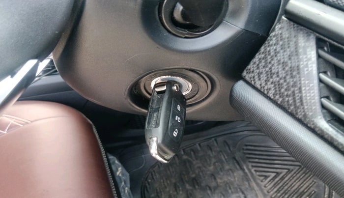 2025 Tata NEXON Smart Plus 1.2 Revotron 6 AMT, Petrol, Automatic, 6,071 km, interior