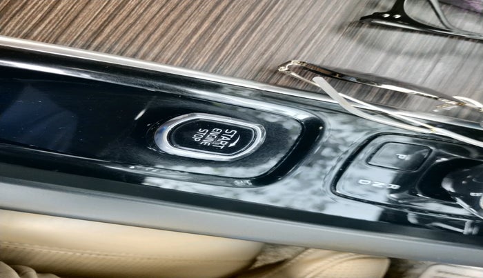 2022 Volvo XC 60 B5 INSCRIPTION, Petrol, Automatic, 1,50,621 km, interior