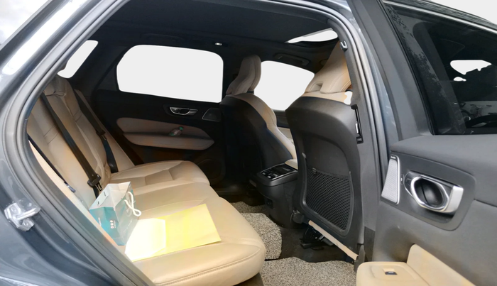 2022 Volvo XC 60 B5 INSCRIPTION, Petrol, Automatic, 1,50,621 km, interior