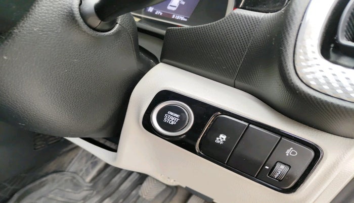 2022 KIA SONET HTX 1.0 IMT, Petrol, Manual, 51,376 km, interior