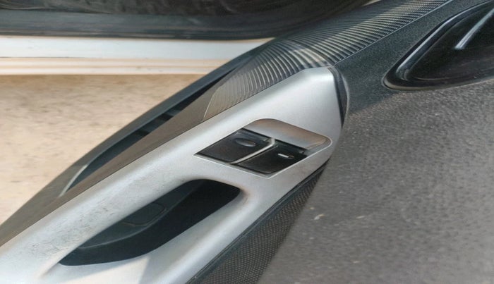 2012 Ford Figo TITANIUM 1.4 DIESEL, Diesel, Manual, 1,08,145 km, interior