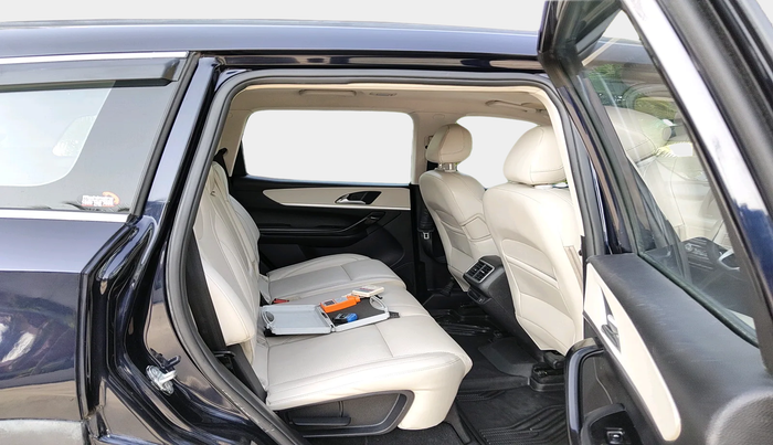 2022 Mahindra XUV700 AX7 Luxury Pack Diesel MT 7 STR, Diesel, Manual, 80,770 km, interior