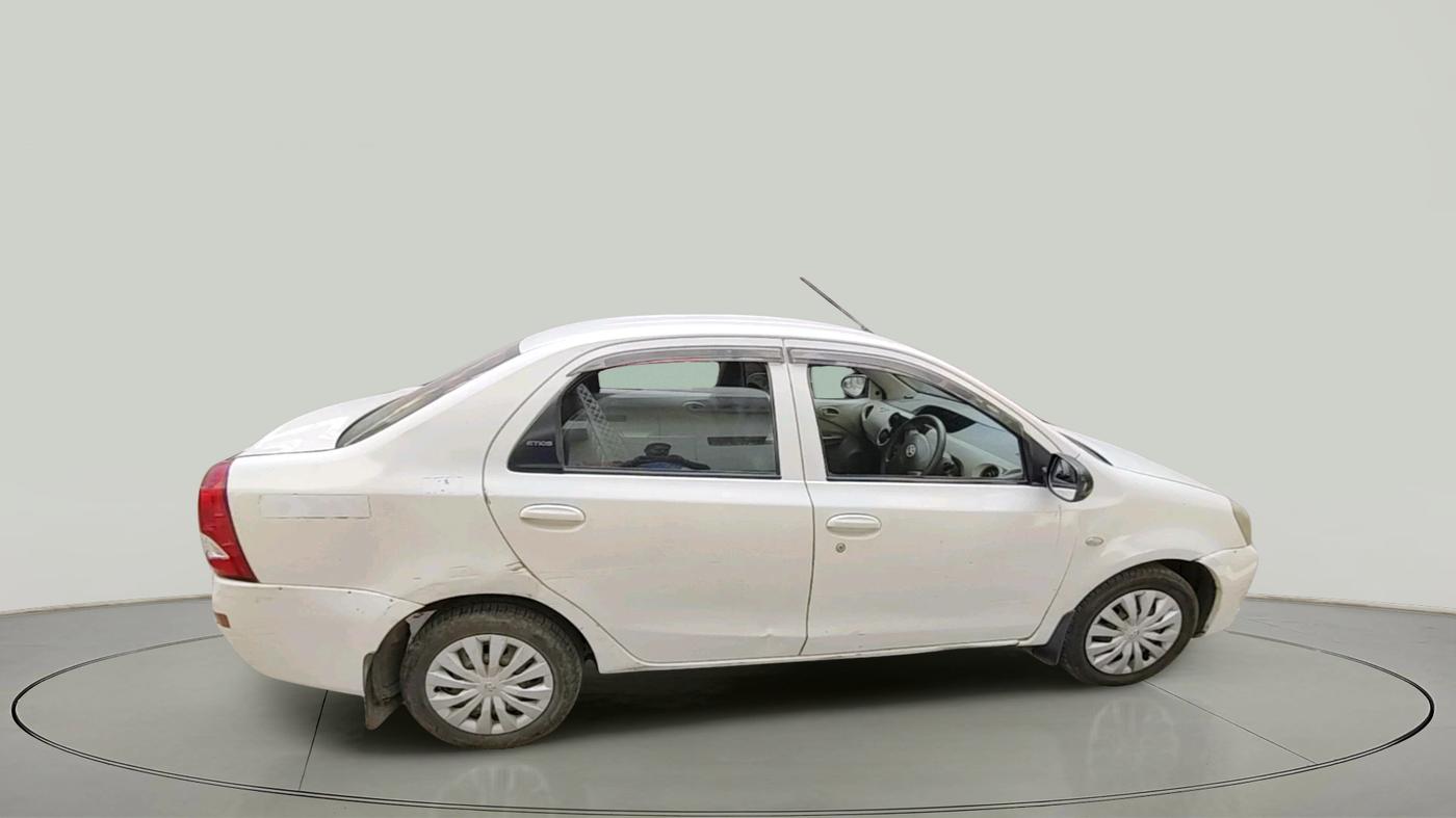 2015 Toyota Etios GD, Diesel, Manual, 3,53,809 km, exterior