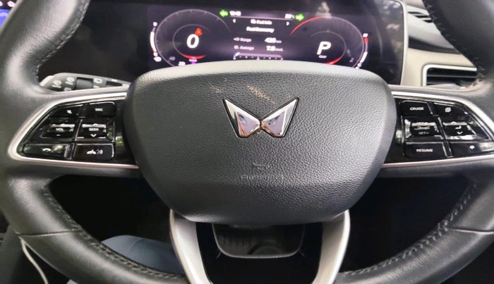 2022 Mahindra XUV700 AX 7 LUXURY P AT 7 STR, Petrol, Automatic, 33,698 km, interior