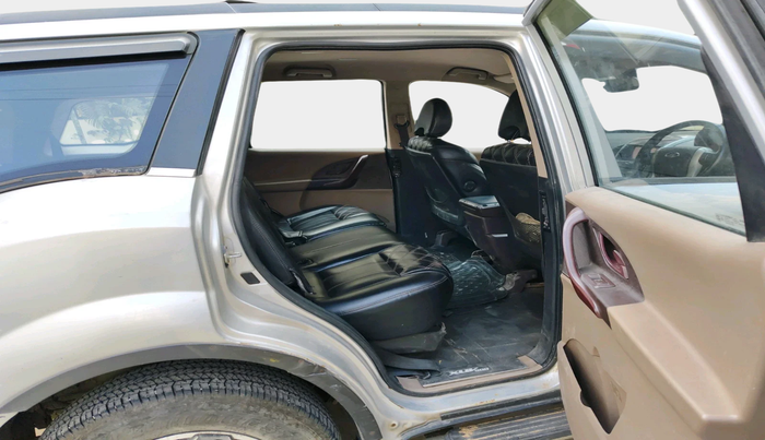 2014 Mahindra XUV500 W4, Diesel, Manual, 1,41,215 km, interior