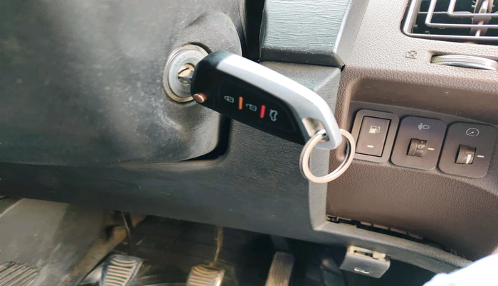 2014 Mahindra XUV500 W4, Diesel, Manual, 1,41,215 km, interior